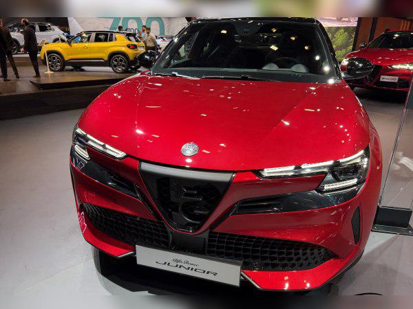 2024 Alfa Romeo Junior cover