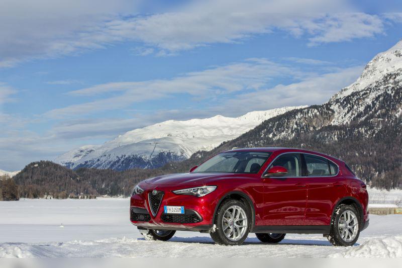 2017 Alfa Romeo Stelvio (949) cover