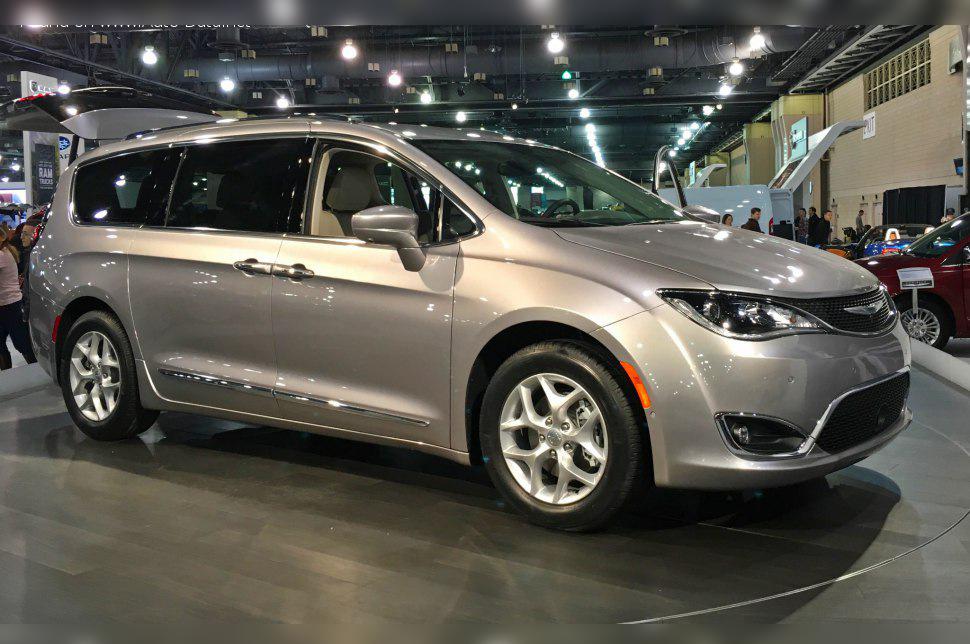 2016 Chrysler Pacifica cover