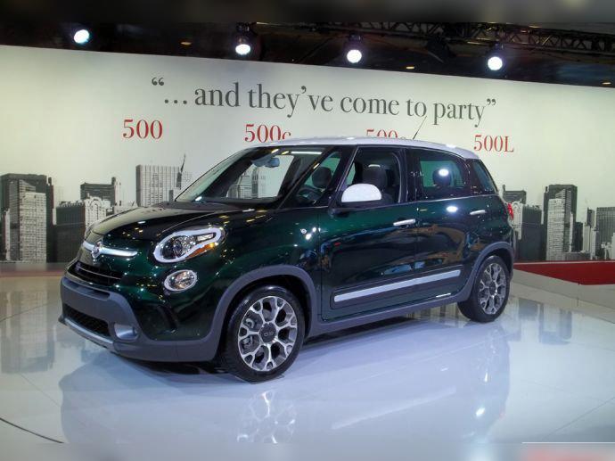 2013 Fiat 500L Trekking/Cross cover