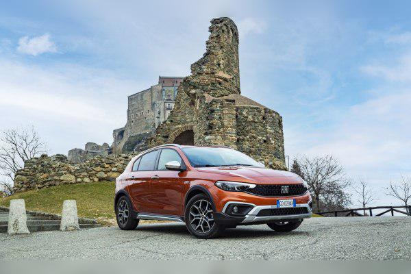2020 Fiat Tipo Cross cover