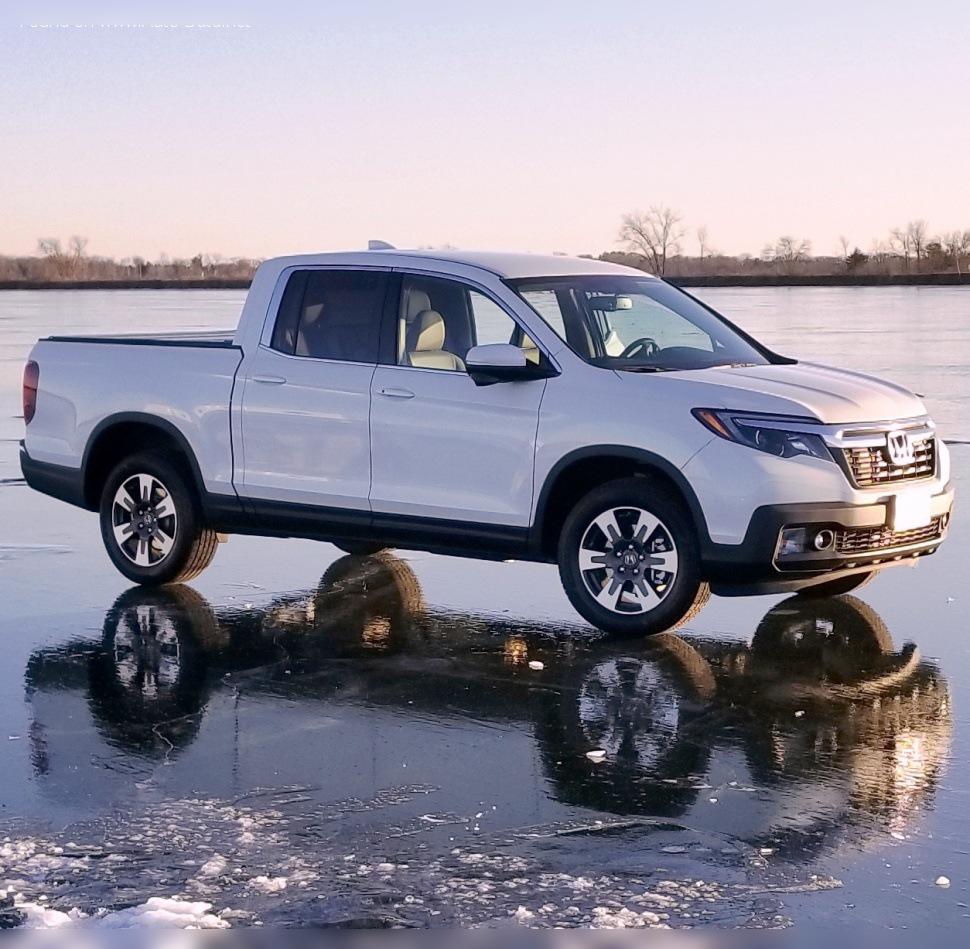 2017 Honda Ridgeline II cover