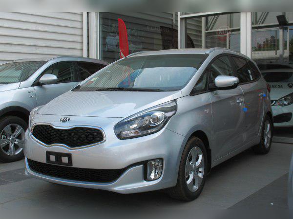 2013 Kia Carens III cover
