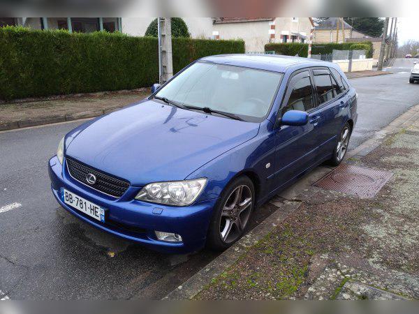 2001 Lexus IS I Sportcross cover