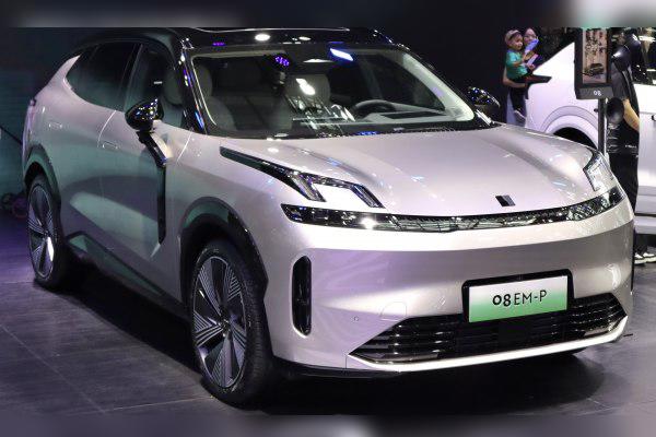 2023 Lynk & Co 08 cover