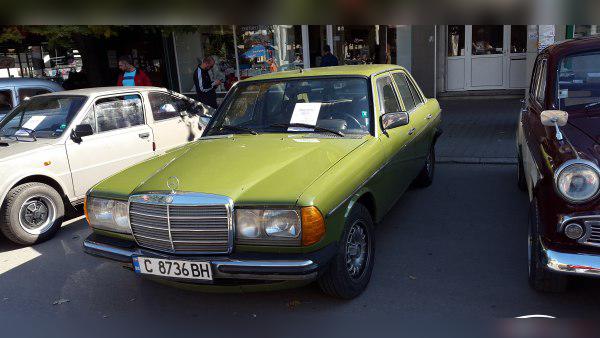 1975 Mercedes-Benz W123 cover