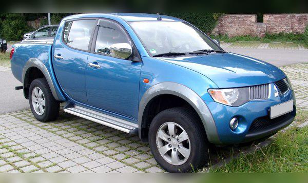 2006 Mitsubishi L200 IV Double Cab cover