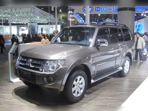 2012 Mitsubishi Pajero IV (facelift 2012) cover