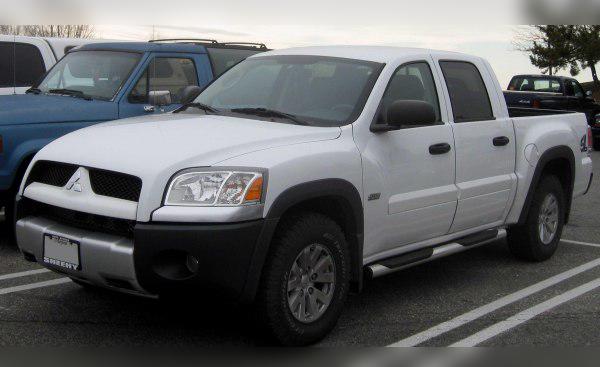 2006 Mitsubishi Raider cover