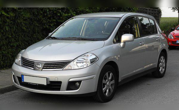 2004 Nissan Tiida Hatchback cover