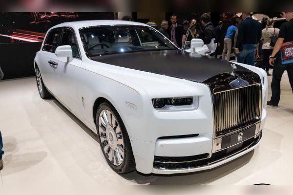 2017 Rolls-Royce Phantom VIII Extended Wheelbase cover