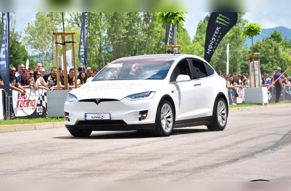 2015 Tesla Model X cover