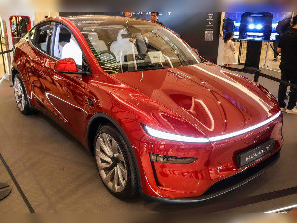 2025 Tesla Model Y (facelift 2025) cover