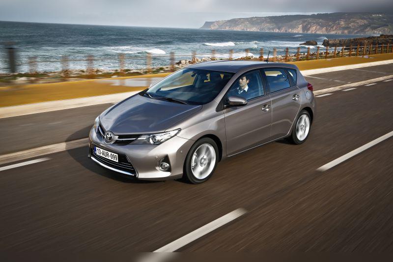 2012 Toyota Auris II cover