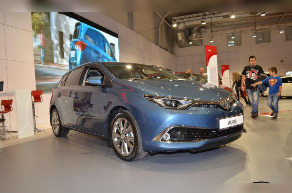 2015 Toyota Auris II (facelift 2015) cover