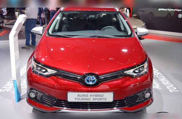 2015 Toyota Auris II Touring Sports (facelift 2015) cover