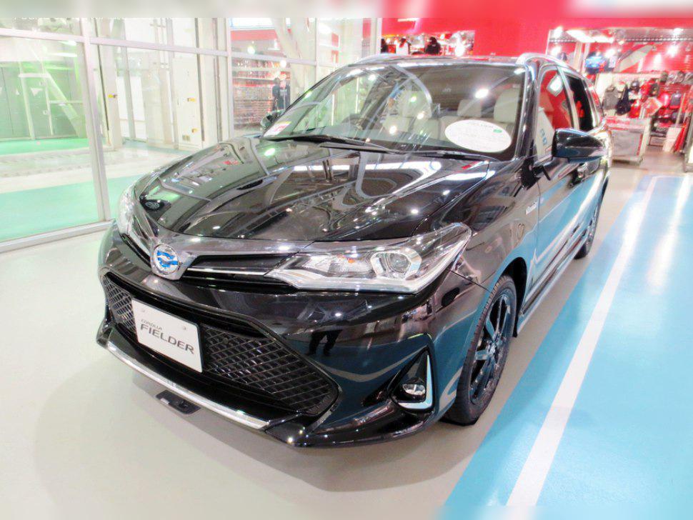 2017 Toyota Corolla Fielder XI (facelift 2017) cover