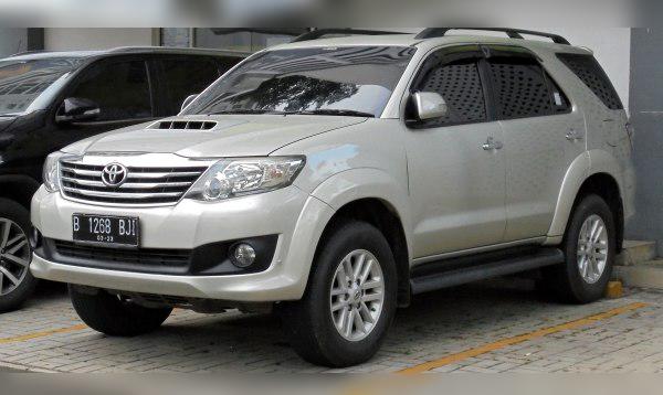 2011 Toyota Fortuner I (facelift 2011) cover