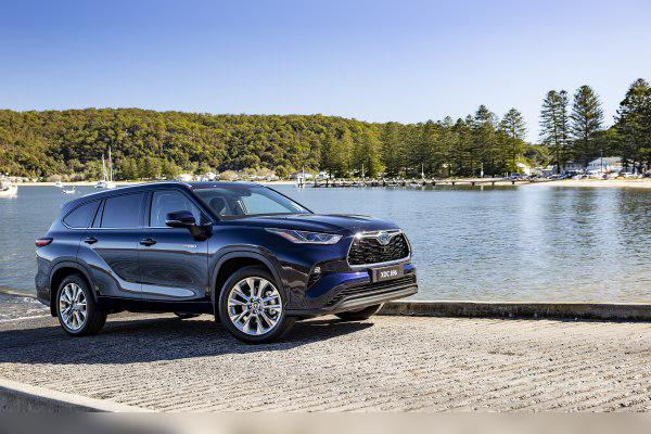 2021 Toyota Kluger IV cover