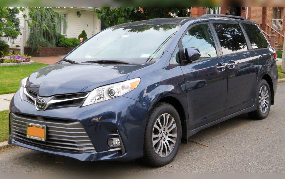 2018 Toyota Sienna III (facelift 2018) cover