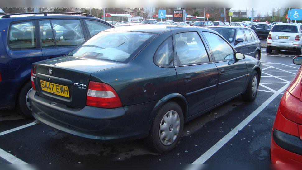 1995 Vauxhall Vectra B cover