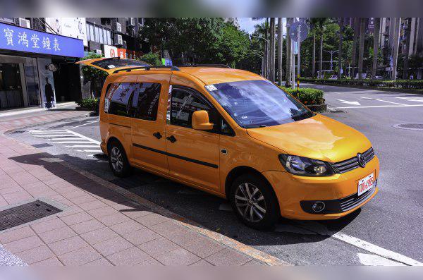 2010 Volkswagen Caddy Maxi III (facelift 2010) cover