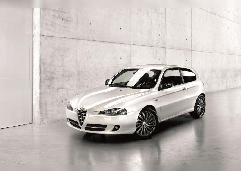 Alfa Romeo 147 (facelift 2004) 3-doors cover