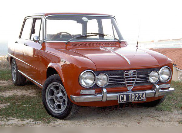 Alfa Romeo Giulia cover