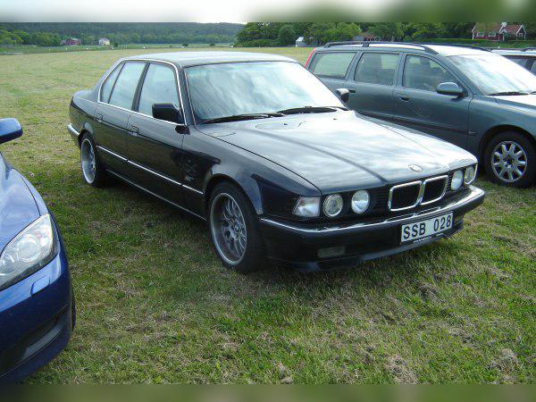 BMW 7 Series (E32, facelift 1992) cover