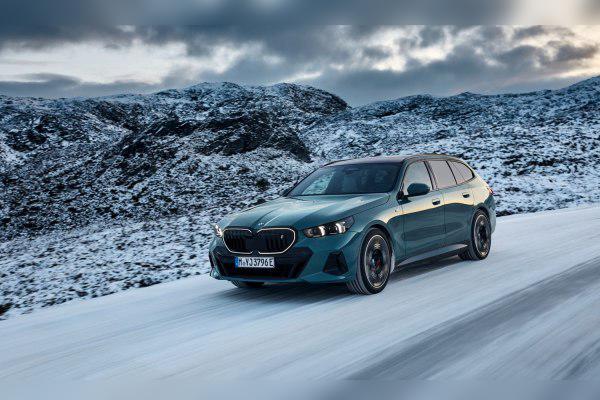 BMW i5 Touring (G61) cover