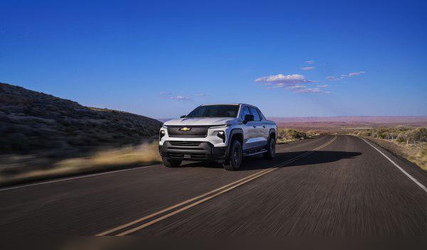 Chevrolet Silverado EV Crew Cab cover