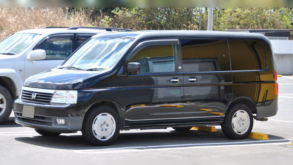 Honda Stepwgn II cover