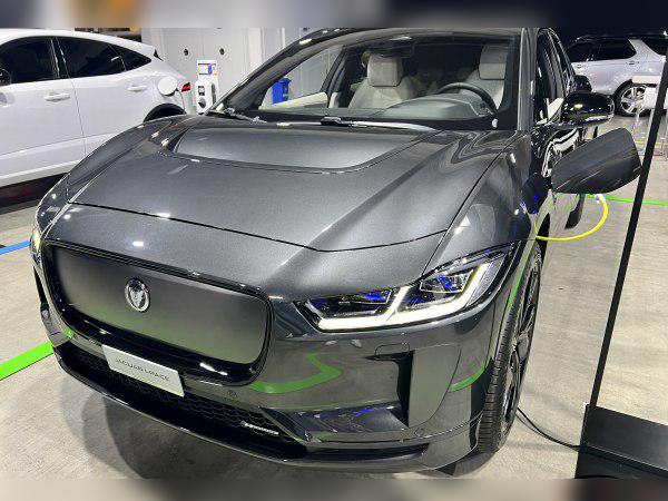 Jaguar I-Pace (facelift 2023) cover