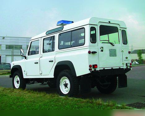 Land Rover Defender 110 cover