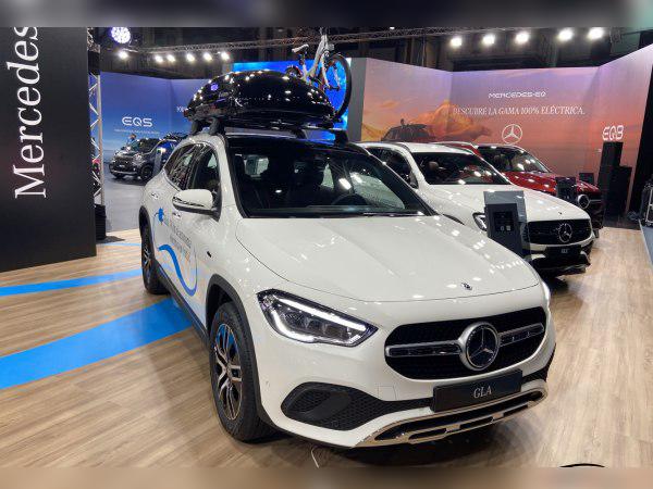 Mercedes-Benz GLA (H247) cover