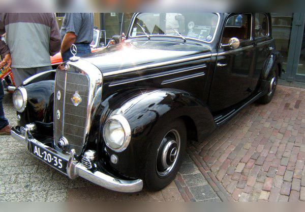 Mercedes-Benz W187 Sedan cover