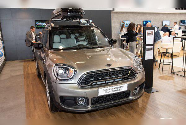 Mini Countryman (F60) cover
