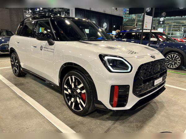 Mini Countryman (U25) cover