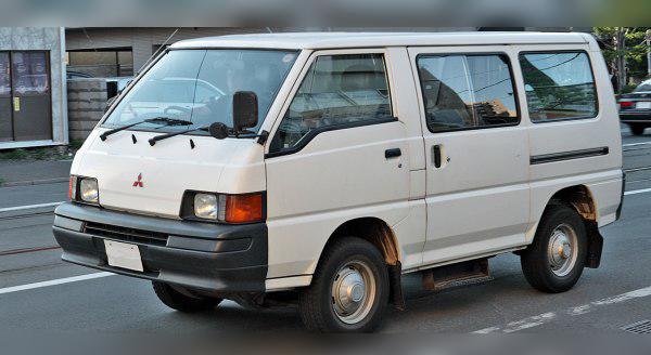 Mitsubishi Delica (L300) cover