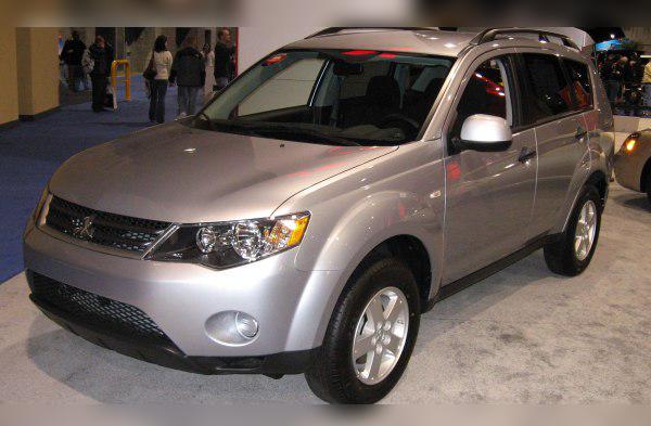 Mitsubishi Outlander II cover