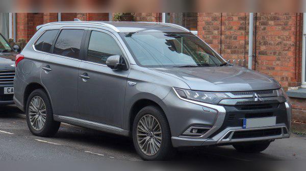 Mitsubishi Outlander III (facelift 2018) cover