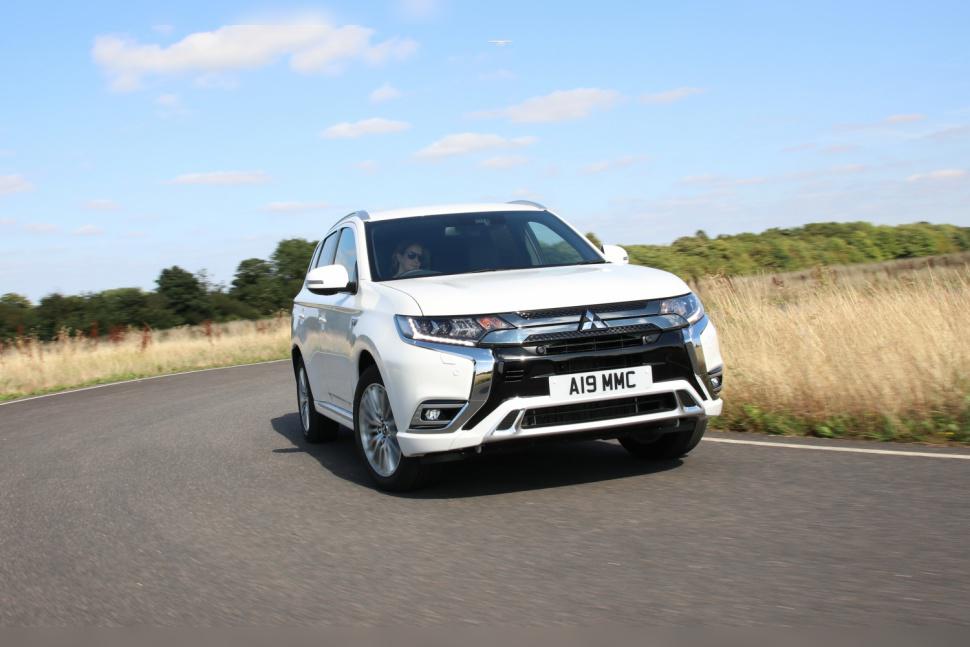 Mitsubishi Outlander III (facelift 2018) cover