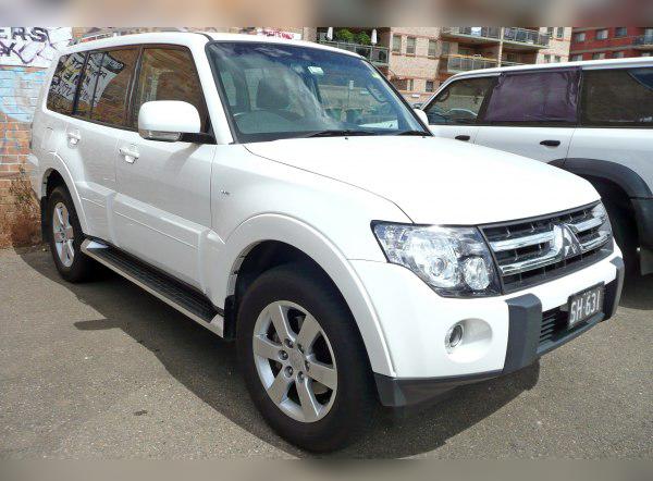 Mitsubishi Pajero IV cover