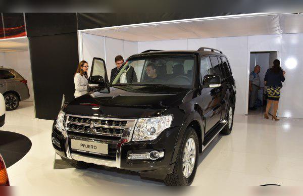 Mitsubishi Pajero IV (facelift 2015) cover