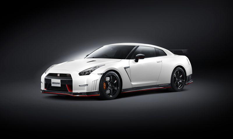 Nissan GT-R (R35, facelift 2010) cover