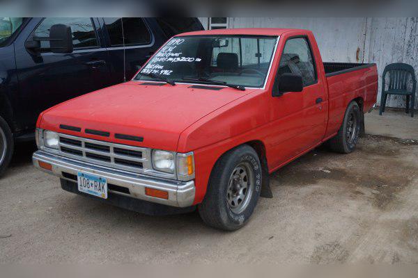 Nissan Pick UP (D21) cover