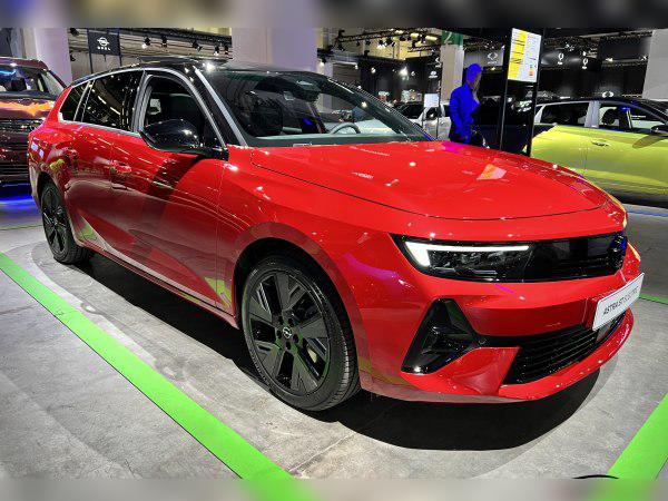 Opel Astra L Sports Tourer cover