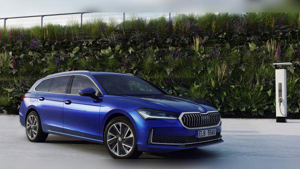 Skoda Superb IV Combi cover