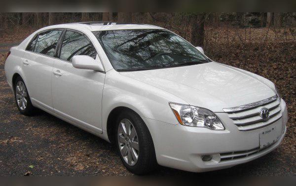 Toyota Avalon III cover