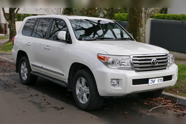Toyota Land Cruiser (J200, facelift 2013) cover